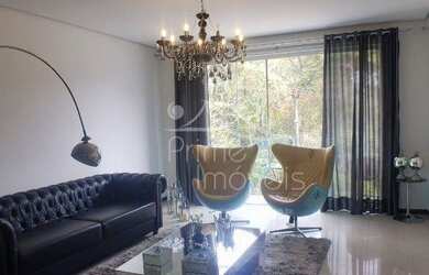 Imagem: A casa em condomínio possui 4 Dormitórios, 5 Banheiros, 275m²