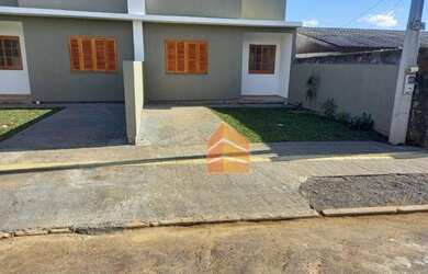 Imagem: A casa possui 2 Dormitórios, 1 Banheiro, 1 Vaga na garagem