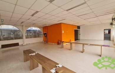 Imagem: O depósito possui 323m² de Área e está localizado em Juvevê