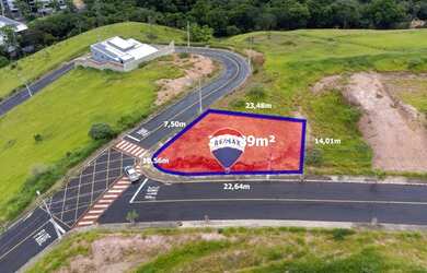 Imagem: O terreno à venda possui e está localizado em Jóquei Clube