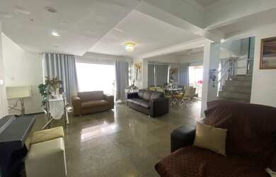 Imagem: A casa em condomínio possui 5 Dormitórios, 4 Banheiros, 400m²