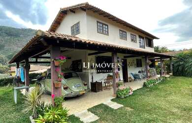 Imagem: A casa à venda possui 4 Dormitórios, 3 Banheiros, 4 Vagas