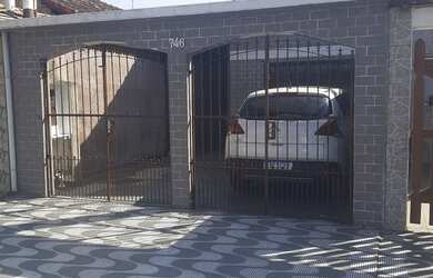 Imagem: A casa possui 2 Dormitórios, 2 Vagas na garagem e está localizado