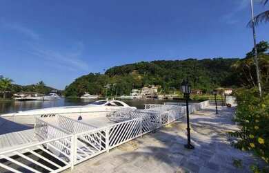 Imagem: A casa possui 5 Dormitórios, 3 Banheiros, 2 Vagas na garagem