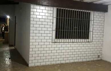 Imagem: A casa possui 2 Dormitórios, 1 Banheiro, 1 Vaga na garagem