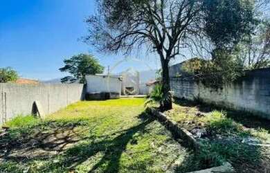 Imagem: A casa possui 3 Dormitórios, 1 Banheiro, 4 Vagas na garagem