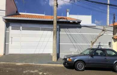 Imagem: A casa possui 2 Dormitórios, 1 Banheiro, 1 Vaga na garagem