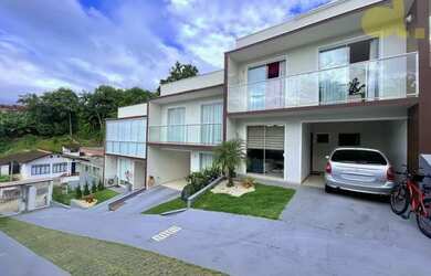 Imagem: A casa possui 3 Dormitórios, 3 Banheiros, 1 Vaga na garagem