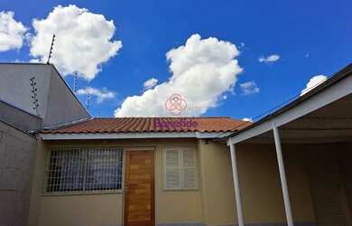 Imagem: A casa possui 2 Dormitórios, 1 Banheiro, 1 Vaga na garagem