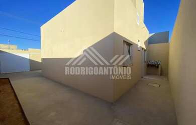 Imagem: A casa possui 2 Dormitórios, 1 Banheiro, 1 Vaga na garagem