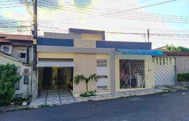 Imagem: A casa possui 4 Dormitórios, 4 Banheiros, 2 Vagas na garagem