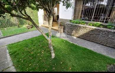 Imagem: A casa possui 3 Dormitórios, 3 Banheiros, 5 Vagas na garagem