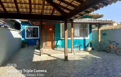 Imagem: A casa possui 2 Dormitórios, 2 Banheiros, 2 Vagas na garagem