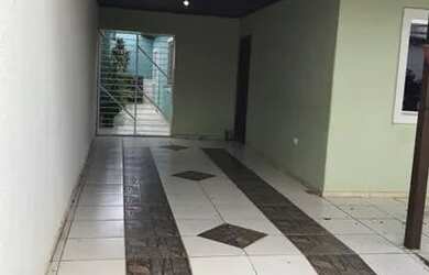 Imagem: A casa possui 4 Dormitórios, 4 Banheiros, 2 Vagas na garagem