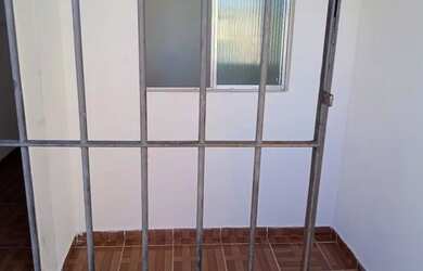 Imagem: A casa possui 2 Dormitórios, 1 Banheiro e está localizado