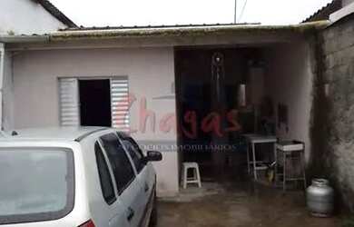 Imagem: A casa possui 3 Dormitórios, 2 Banheiros, 1 Vaga na garagem