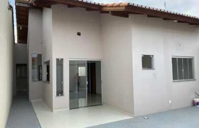 Imagem: A casa possui 2 Dormitórios, 1 Banheiro, 1 Vaga na garagem