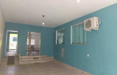 Imagem: A casa possui 4 Dormitórios, 5 Banheiros e 3 Vagas na garagem