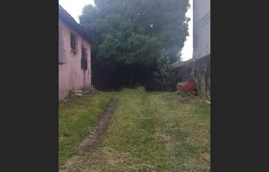 Imagem: O terreno e possui Dormitórios, Suítes, Banheiros, 500-0m²