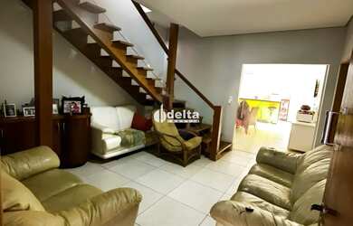 Imagem 2: Casa residencial com 5 quartos e 4 suítes disponível para venda e locação...