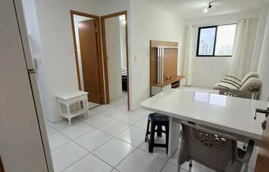 Imagem: O apartamento possui 1 Dormitório, 1 Banheiro, 1 Vaga na garagem