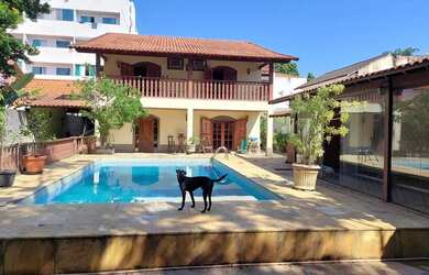 Imagem: A casa possui 3 Dormitórios, 5 Banheiros, 5 Vagas na garagem