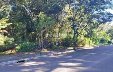 Imagem: O terreno possui 1.600m² de Área e está localizado em Gramado