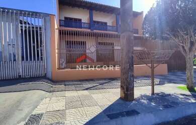 Imagem: A casa possui 5 Dormitórios, 5 Banheiros, 2 Vagas na garagem