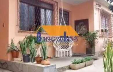 Imagem: A casa possui 4 Dormitórios, 2 Banheiros, 2 Vagas na garagem