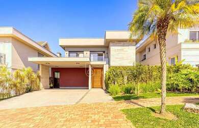 Imagem: A casa em condomínio possui 4 Dormitórios, 5 Banheiros, 4