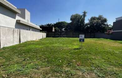 Imagem: O terreno possui 360m² de Área e está localizado em Porto