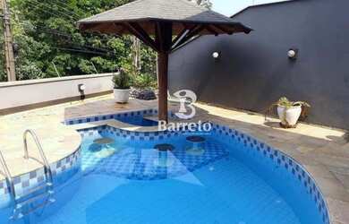 Imagem: A casa em condomínio possui 4 Dormitórios, 4 Banheiros, 500m²