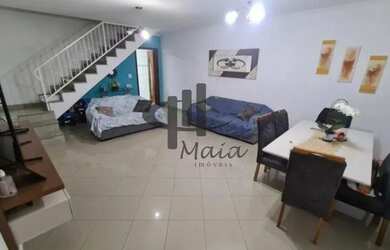 Imagem: A casa possui 3 Dormitórios, 1 Banheiro, 2 Vagas na garagem