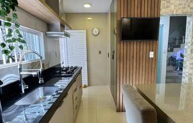 Imagem: A casa em condomínio possui 3 Dormitórios, 2 Banheiros, 2