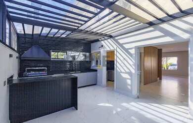 Imagem: A casa em condomínio possui 3 Dormitórios, 2 Banheiros, 2