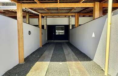 Imagem: A casa possui 2 Dormitórios, 2 Banheiros, 2 Vagas na garagem