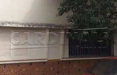 Imagem: A casa possui 2 Dormitórios, 1 Banheiro, 2 Vagas na garagem