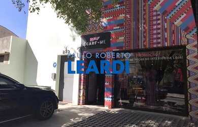 Imagem: O depósito possui 5 Vagas na garagem e 500m² de Área e está