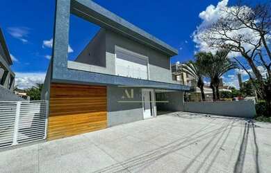 Imagem: A casa em condomínio possui 4 Dormitórios, 5 Banheiros, 4