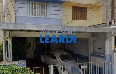 Imagem: A casa possui 4 Dormitórios, 4 Banheiros, 1 Vaga na garagem