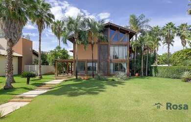 Imagem: A casa possui 5 Dormitórios, 5 Banheiros, 2 Vagas na garagem