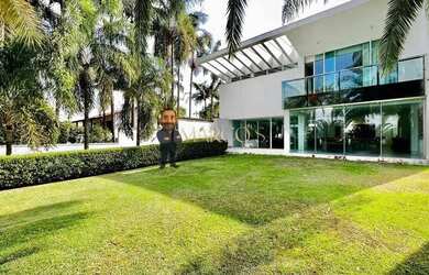 Imagem: A casa em condomínio possui 5 Dormitórios, 5 Banheiros, 5