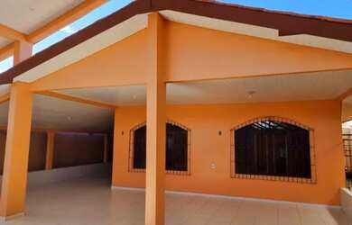 Imagem: A casa possui 3 Dormitórios, 3 Banheiros, 3 Vagas na garagem