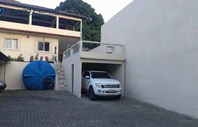 Imagem: A casa possui 3 Dormitórios, 1 Banheiro, 5 Vagas na garagem