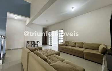 Imagem: A casa possui 5 Dormitórios, 2 Banheiros, 5 Vagas na garagem