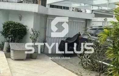 Imagem: A casa em condomínio possui 4 Dormitórios, 2 Banheiros, 3