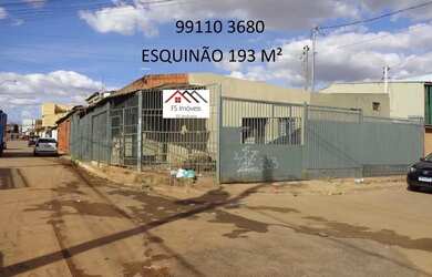 Imagem: A casa possui 5 Dormitórios, 3 Banheiros, 3 Vagas na garagem