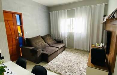 Imagem: A casa possui 3 Dormitórios, 2 Banheiros, 2 Vagas na garagem