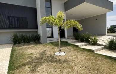 Imagem: A casa em condomínio possui 3 Dormitórios, 3 Banheiros, 2