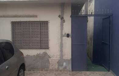 Imagem: A casa possui 2 Dormitórios, 1 Banheiro, 150m² de Área e